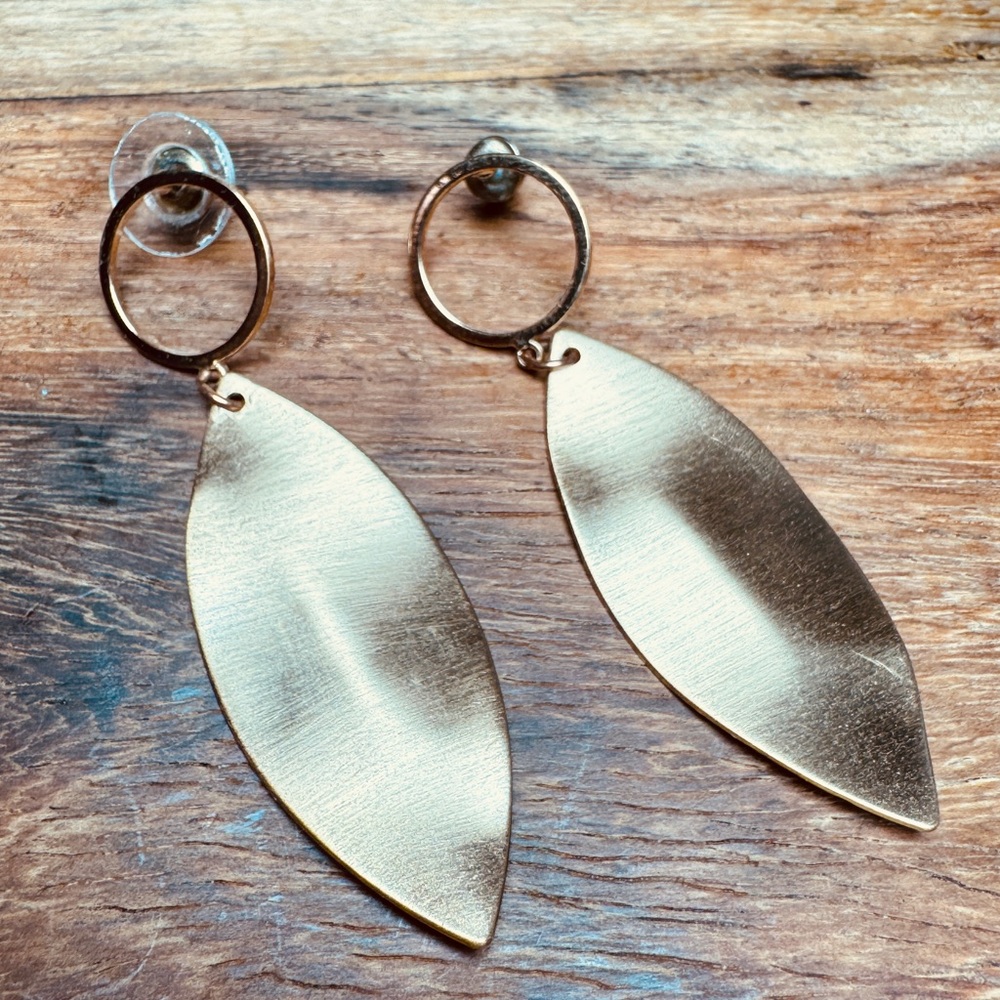 Gold tone Dangle Leaf Circle Long Earrings